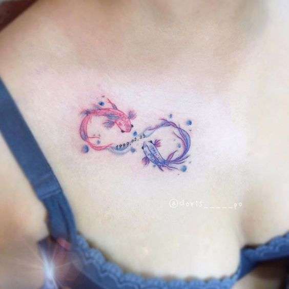 Tatuaje de infinito con peces koi