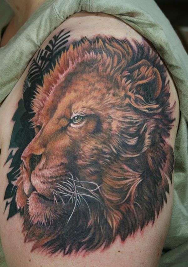 Tatuaje de león estilo realista