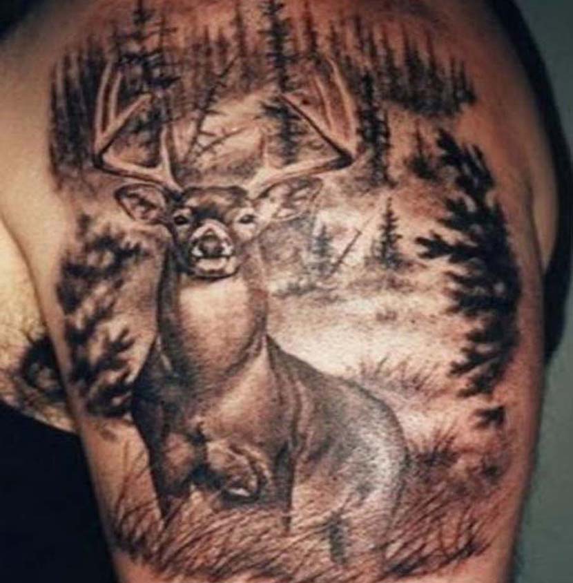 Tatuaje de venado en el bosque