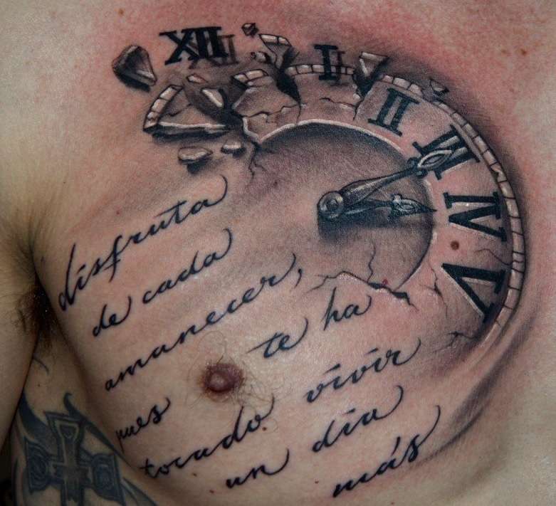 Tatuaje de reloj y frase