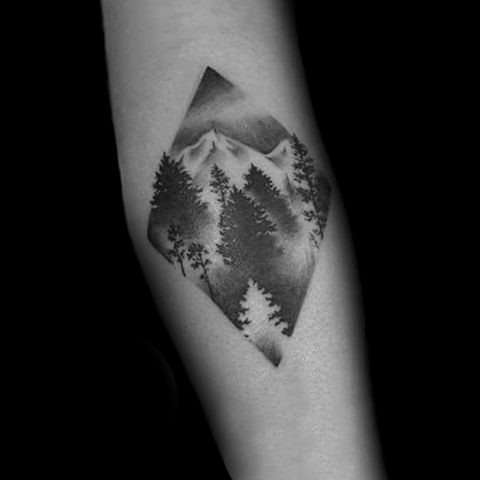 Tatuaje de bosque en rombo