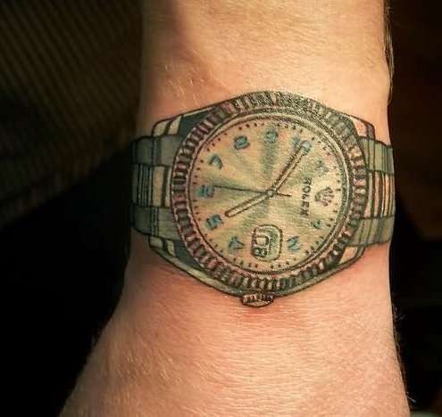 Tatuaje de reloj de pulsera