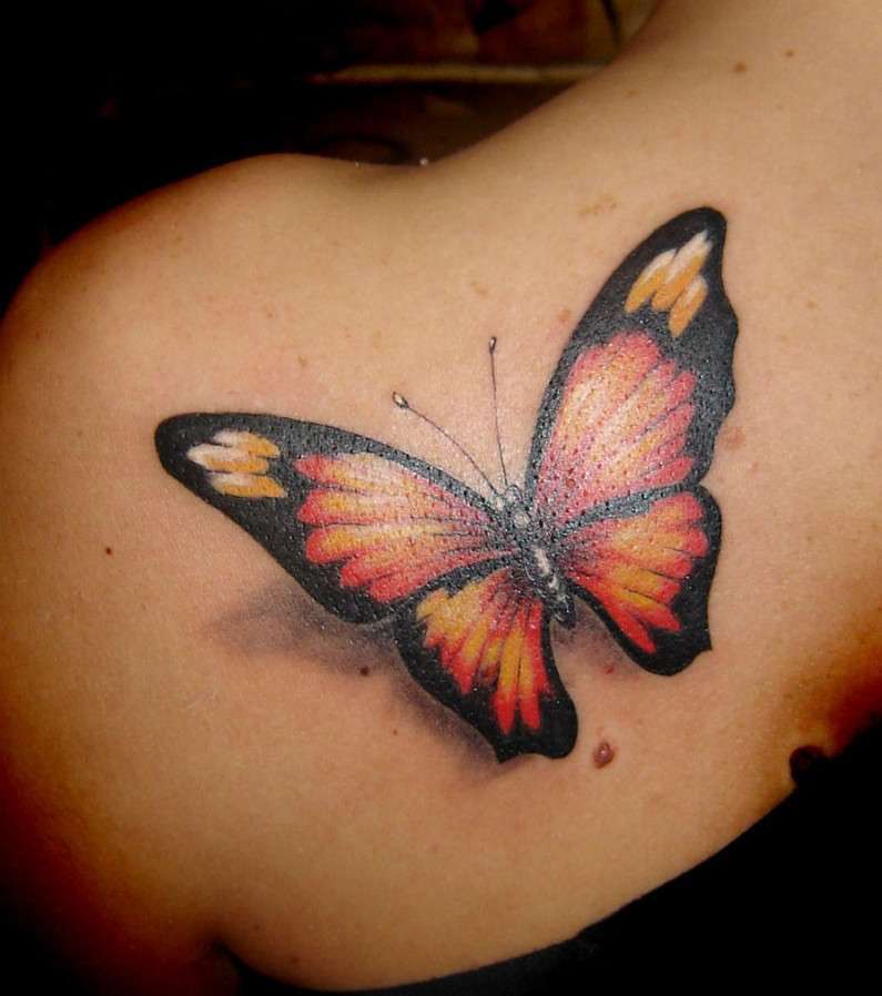 Tatuaje de mariposa grande
