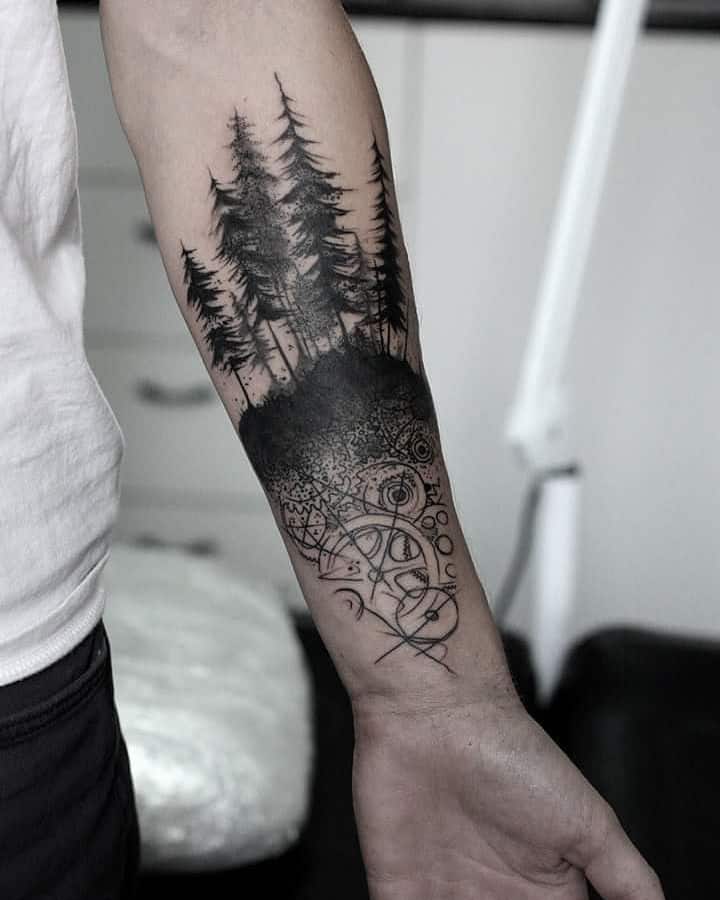 Tatuaje de bosque de coníferas