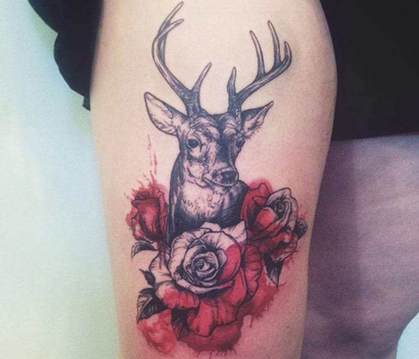 Tatuaje de venado y rosas