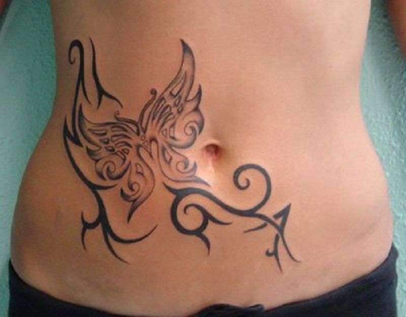 Tatuaje de mariposa tribal