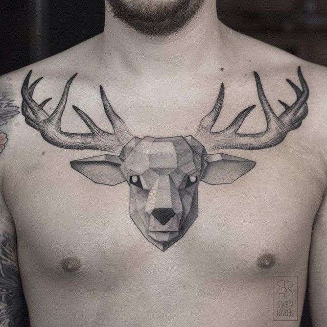 Tatuaje de venado en el pecho
