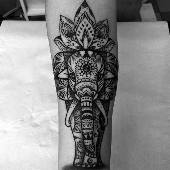 Tatuaje de mandala con forma de elefante