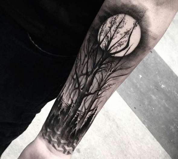 Tatuaje de bosque y luna