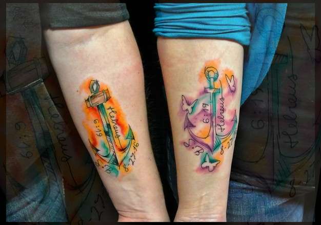 Tatuaje de ancla en pareja