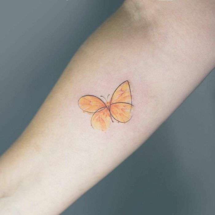 Tatuaje de mariposa amarilla