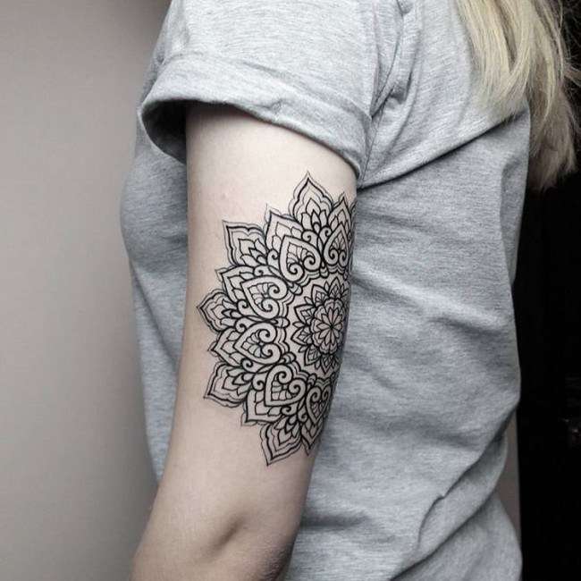 Tatuaje de mandala en el brazo
