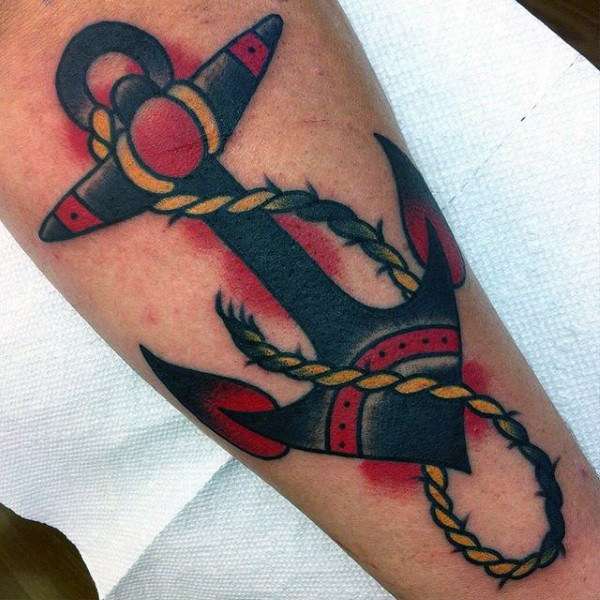 Tatuaje de ancla en colores