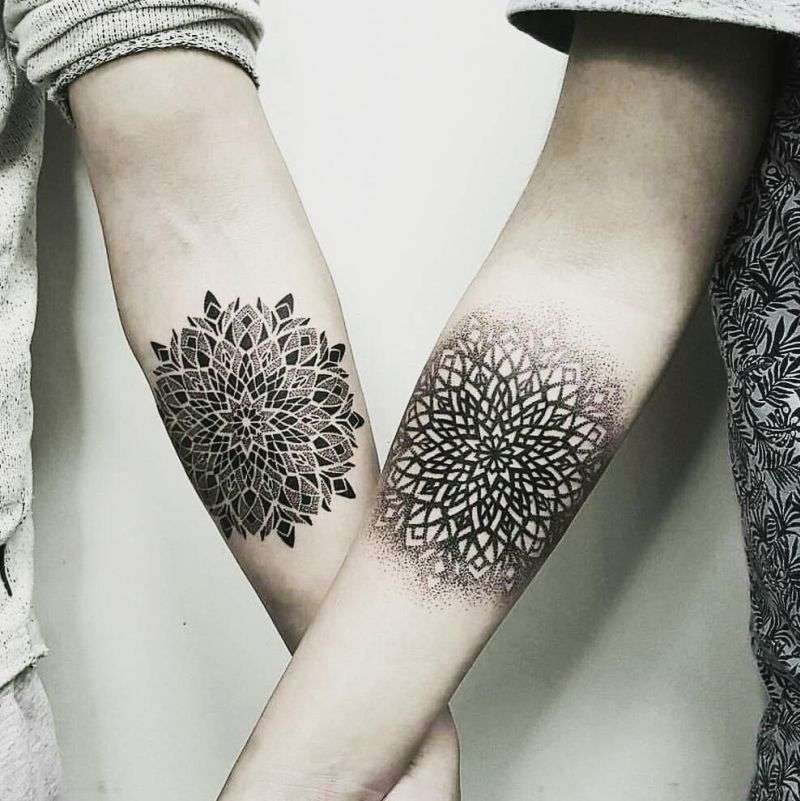 Tatuaje de mandalas en pareja