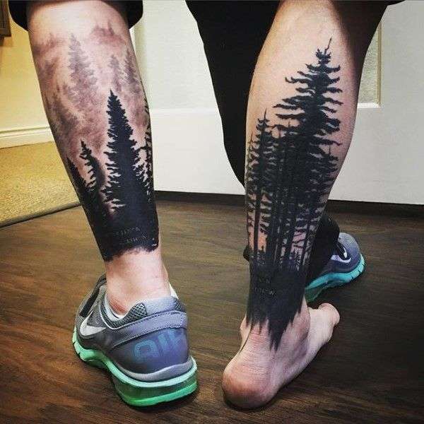 Tatuaje de bosque en la pantorrilla