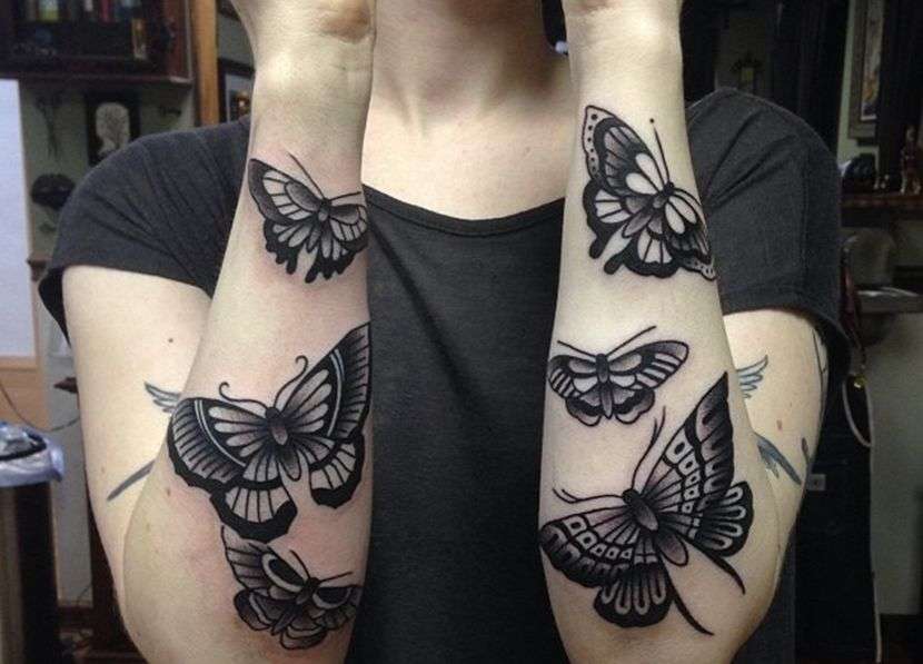 Tatuaje de mariposas en los brazos