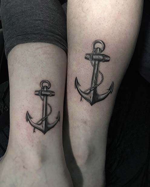 Tatuaje de anclas en pareja
