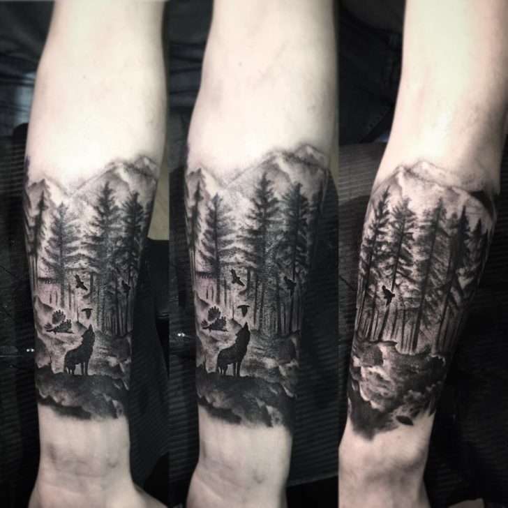 Tatuaje de bosque y lobo aullando