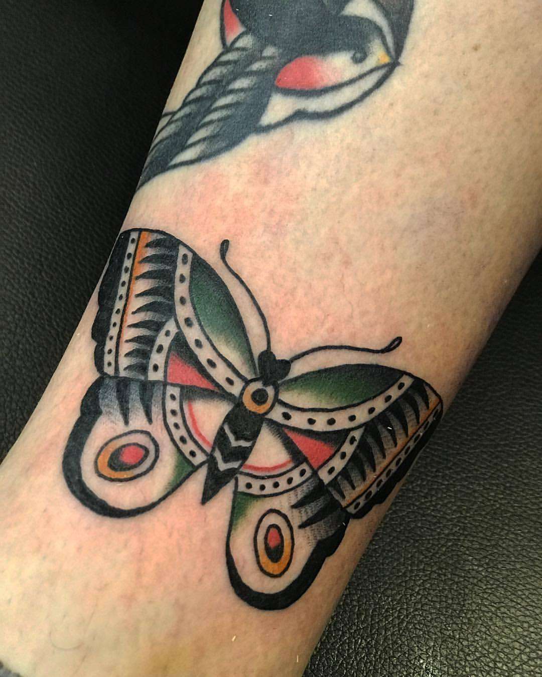 Tatuaje de mariposa Old School