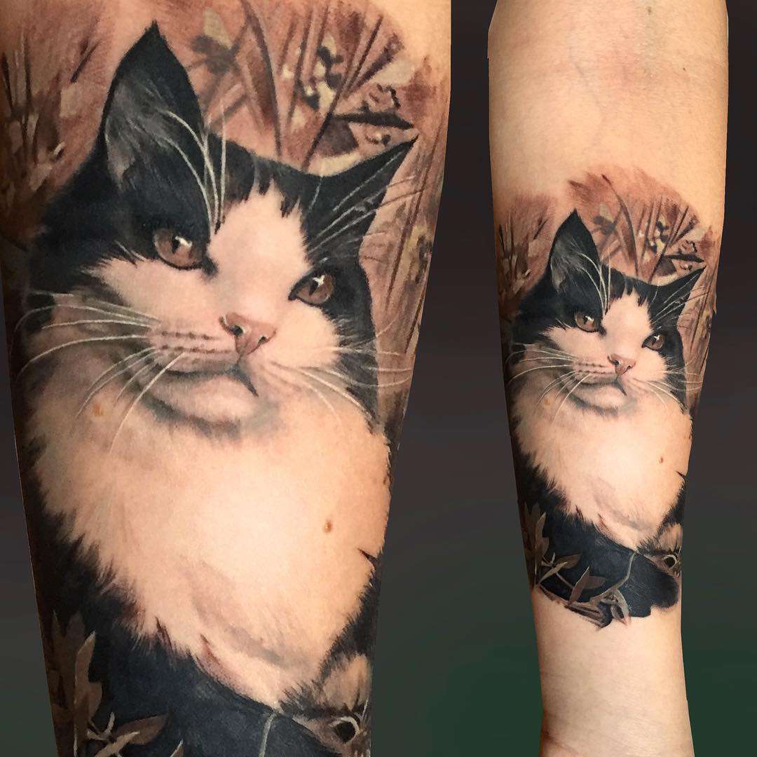 Tatuaje de gato realismo fotográfico
