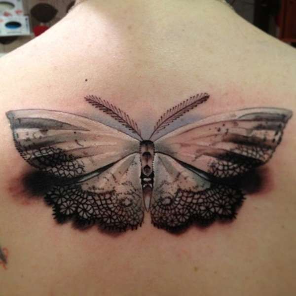 Tatuaje de mariposa nocturna