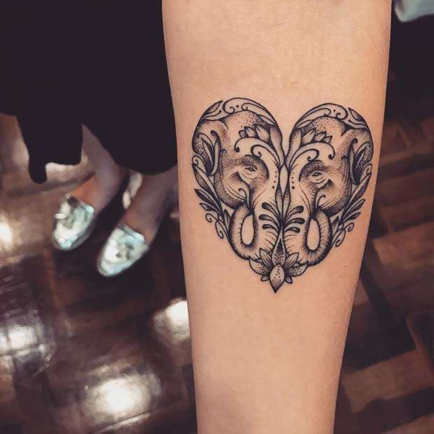 Tatuaje de elefantes con forma de corazón