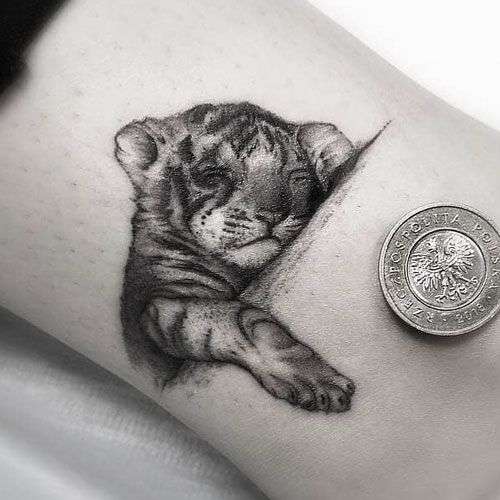 Tatuajes de animales: tigre bebé