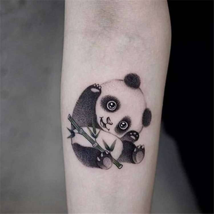 Tatuajes de animales: oso panda bebé