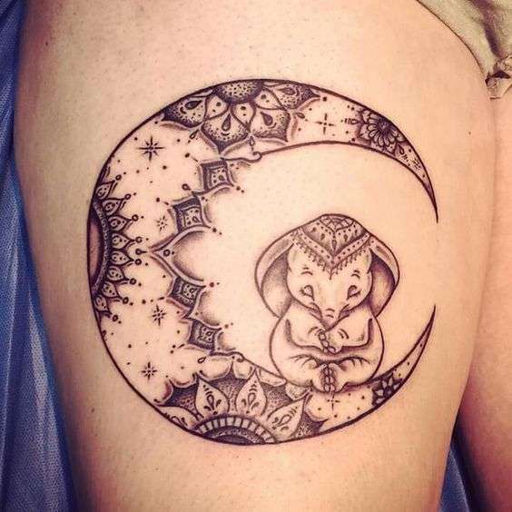 Tatuaje de elefante y luna