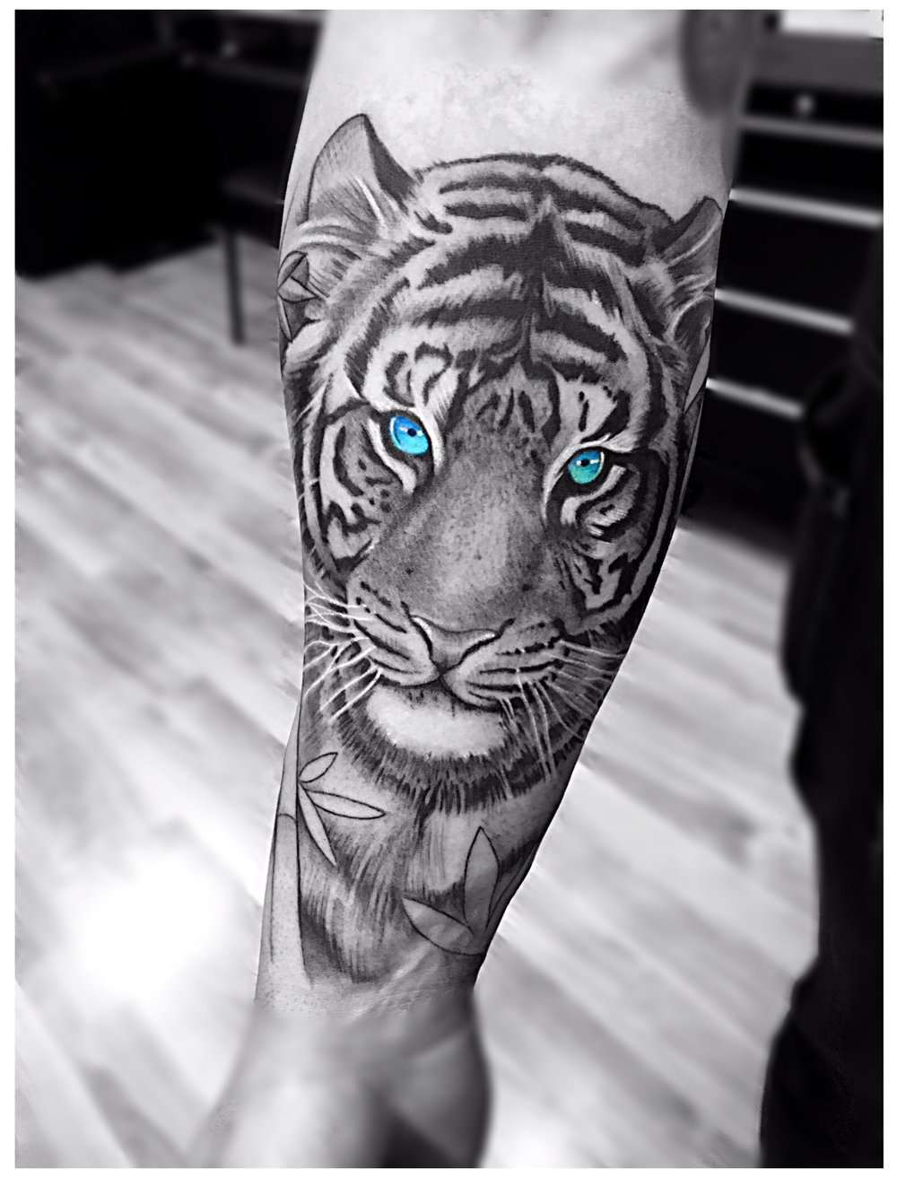 Tatuaje de tigre ojos azules