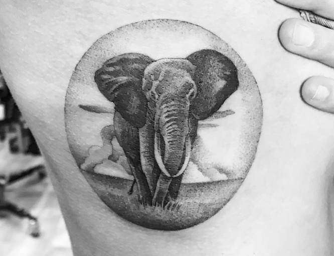 Tatuaje de elefante dotwork