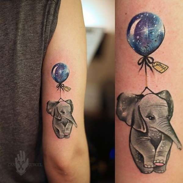 Tatuaje de elefante y globo azul