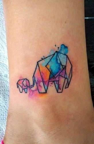 Tatuaje de elefantes geométricos