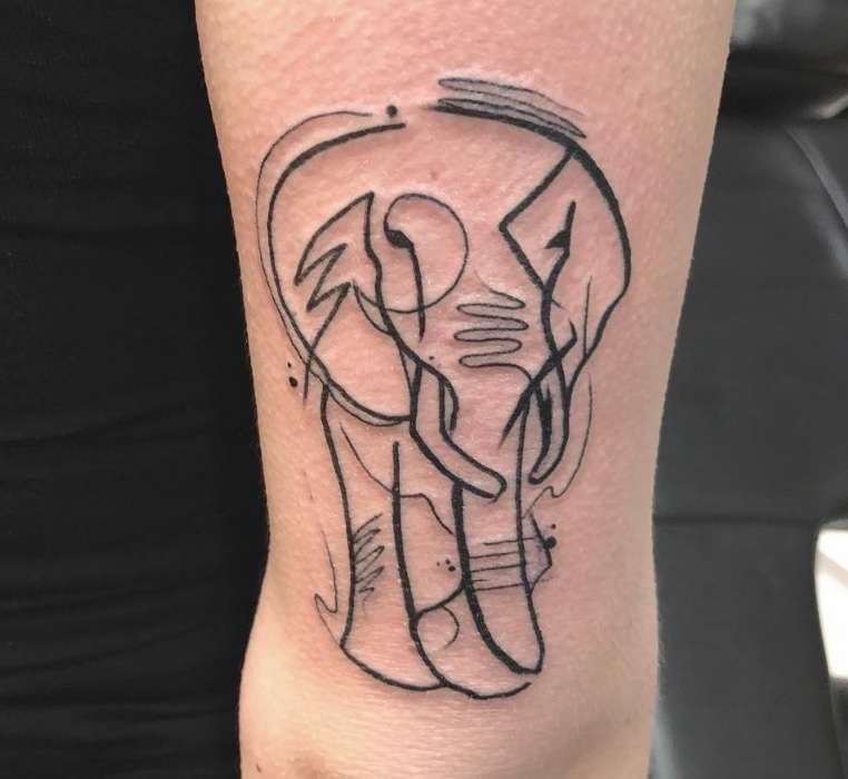 Tatuaje de elefante líneas negras