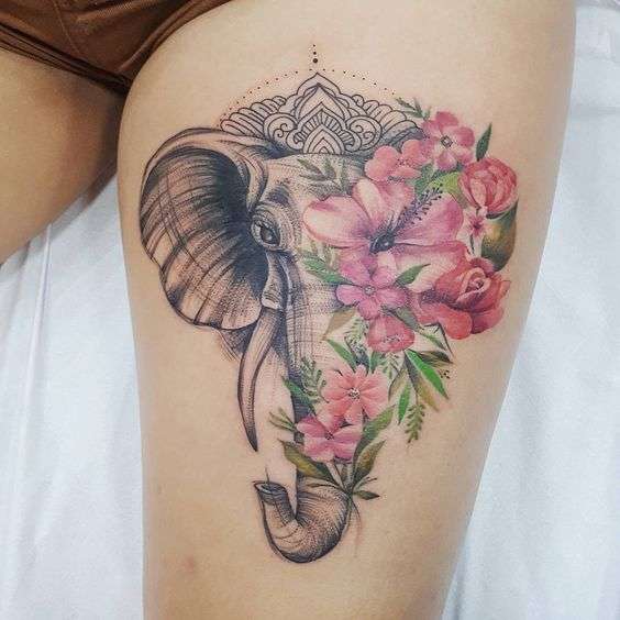 Tatuaje de elefante y flores
