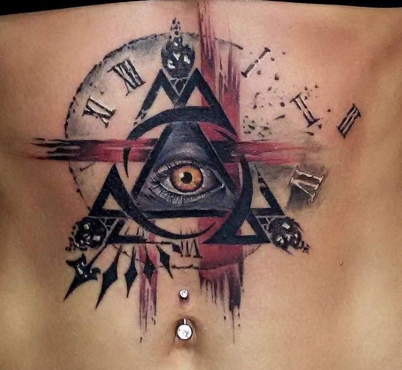 Tatuaje de triángulo y Ojo de la Providencia