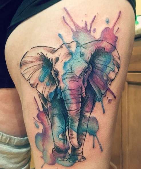 Tatuaje de elefante en estilo acuarela