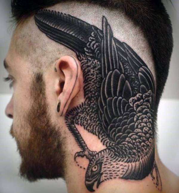 Tatuajes de animales: ave en la cabeza