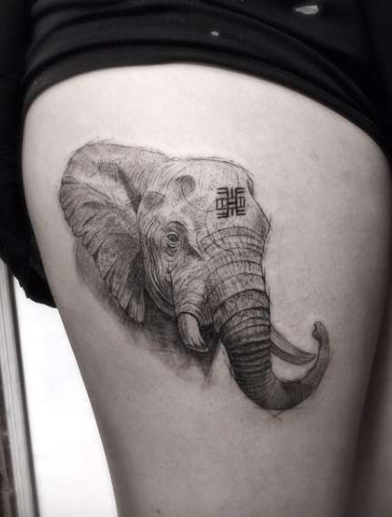 Tatuaje de elefante en color negro