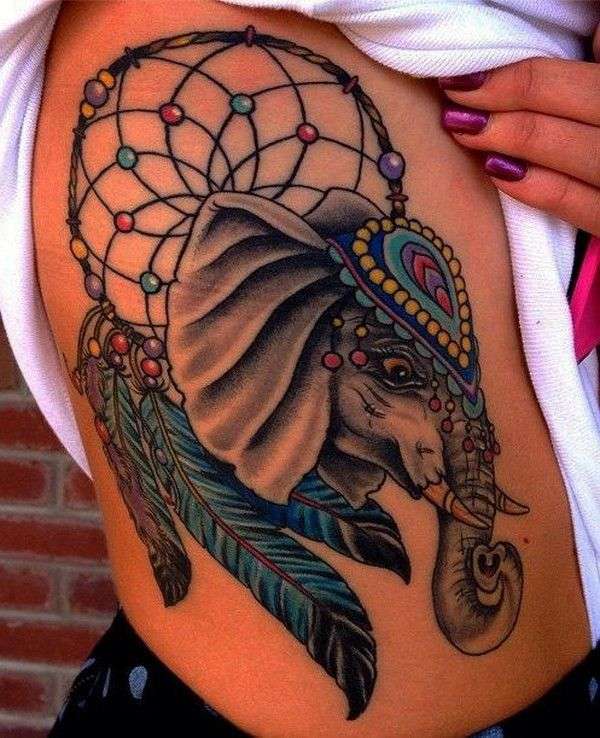 Tatuaje de elefante y atrapasueños