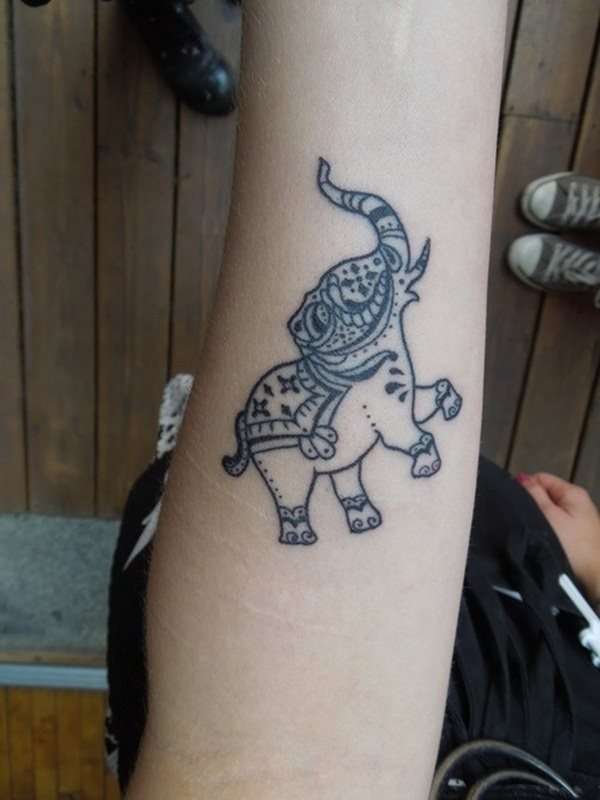 Tatuaje de elefante en blanco y negro