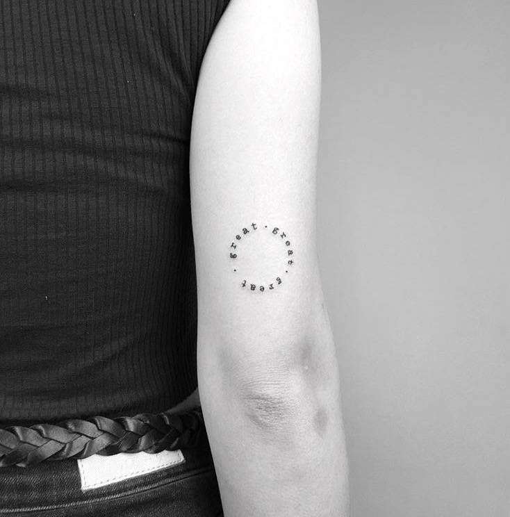 Tatuajes minimalistas: frase