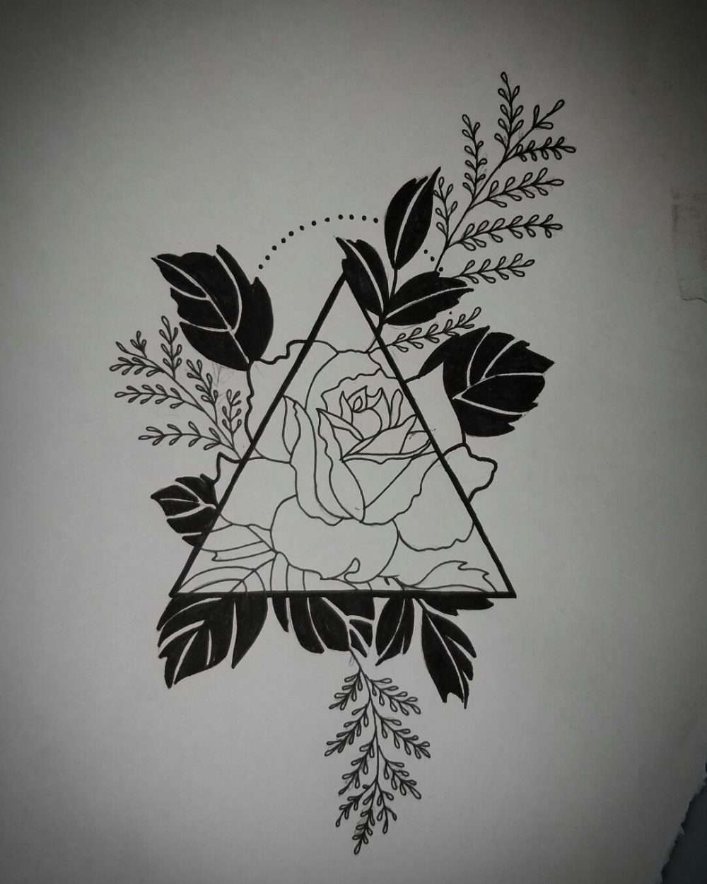 Dibujos de tatuajes: rosa y triángulo