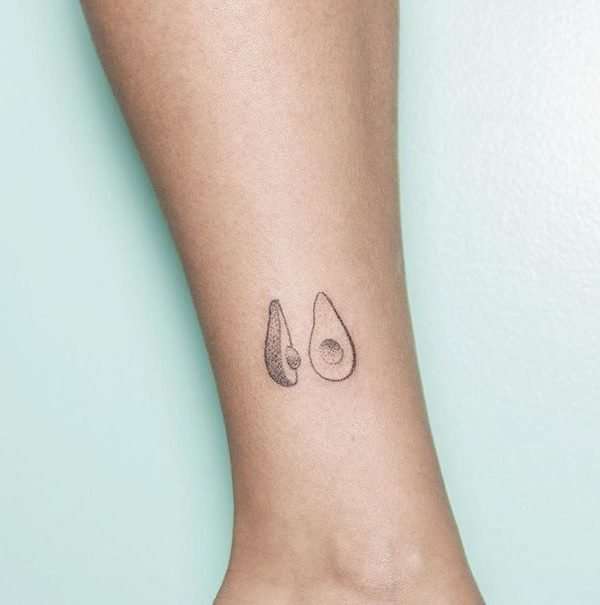 Tatuajes minimalistas: aguacate