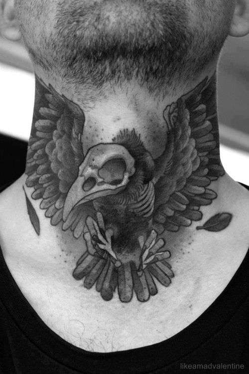 Tatuajes en el cuello: águila calavera