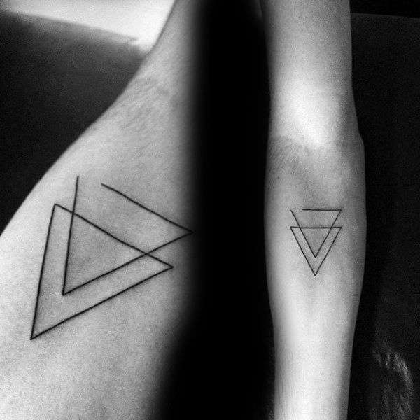 Tatuajes minimalistas: triángulos