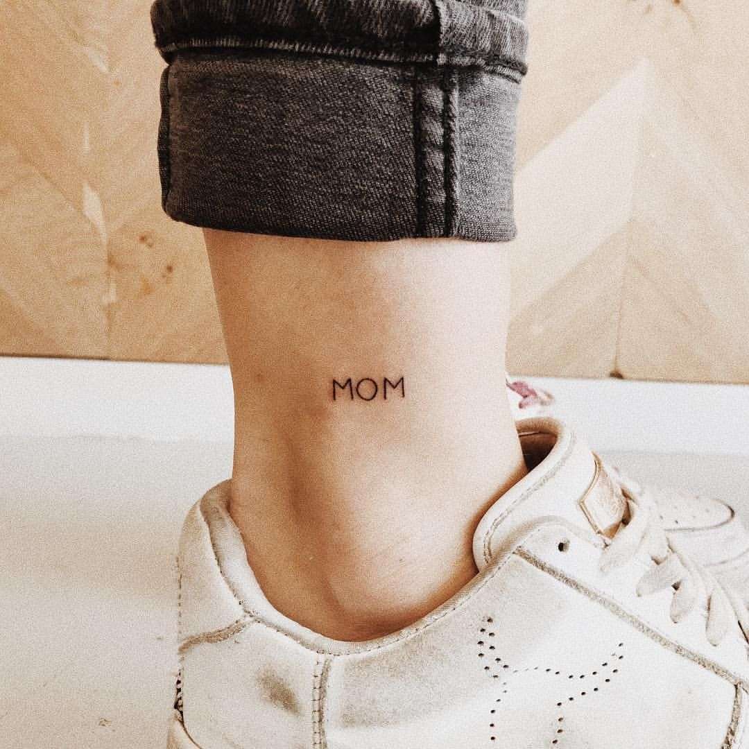 Tatuajes minimalistas: MOM