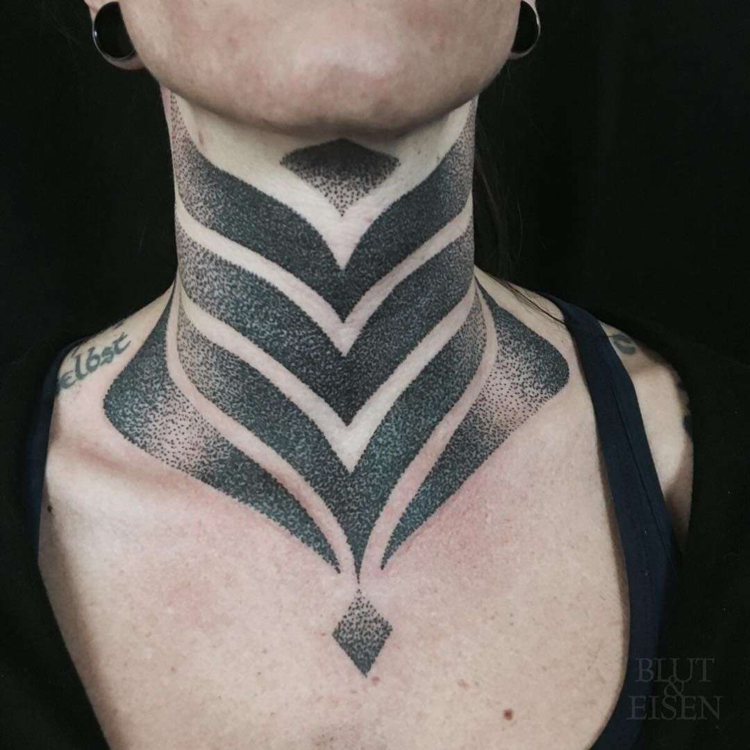 Tatuajes en el cuello: dotwork