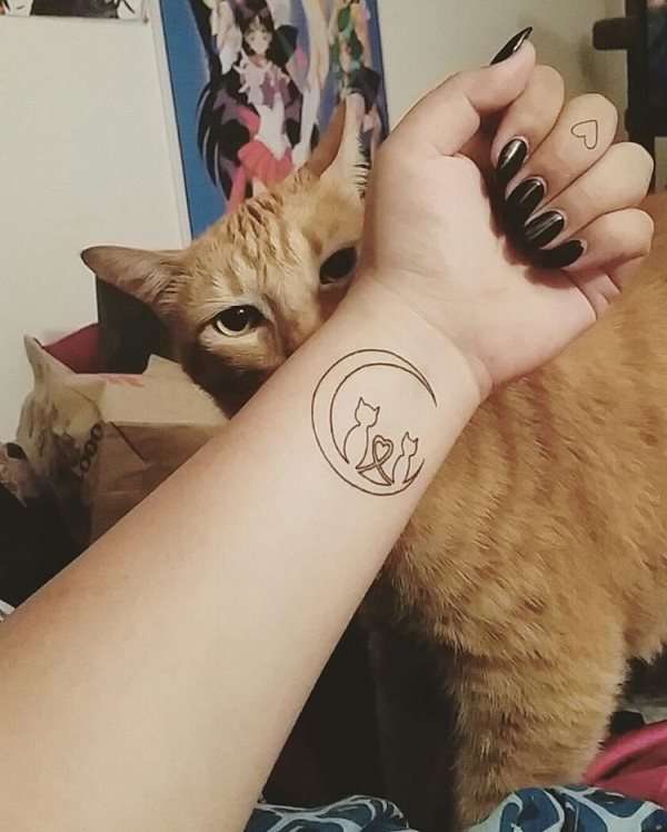 Tatuajes en la muñeca: gatos