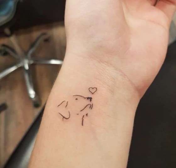 Tatuajes minimalistas: mascota